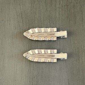 Silver Ruffle Dent-Free Creaseless No Crease Prep Alligator Clip Two 2 Piece Set